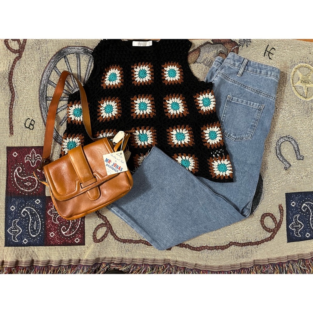 Twik knit top with flower pattern.